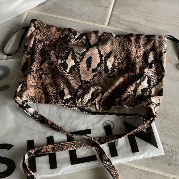 Snakeskin Print Cropped Tube Top - Picture 5 of 7